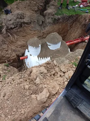 Zbiornik wyskoczył z ziemi? Jak zakopać baniak na glinie i nie żałować