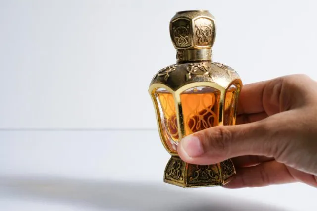 Symbolika i znaczenie perfum w kulturze arabskiej: Ich rola w celebracji i życiu codziennym