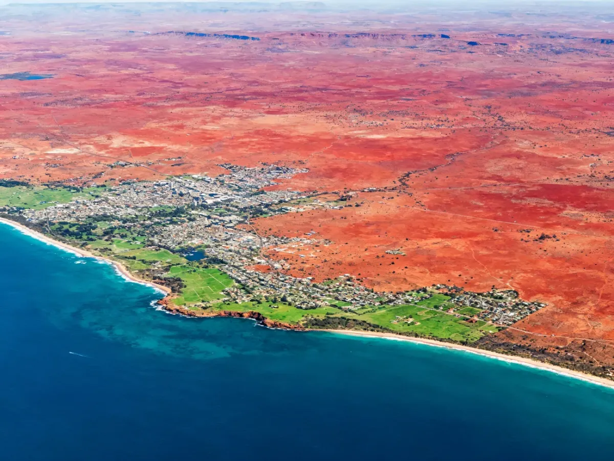 Rozległy australijski Outback i zaludnione wybrzeże